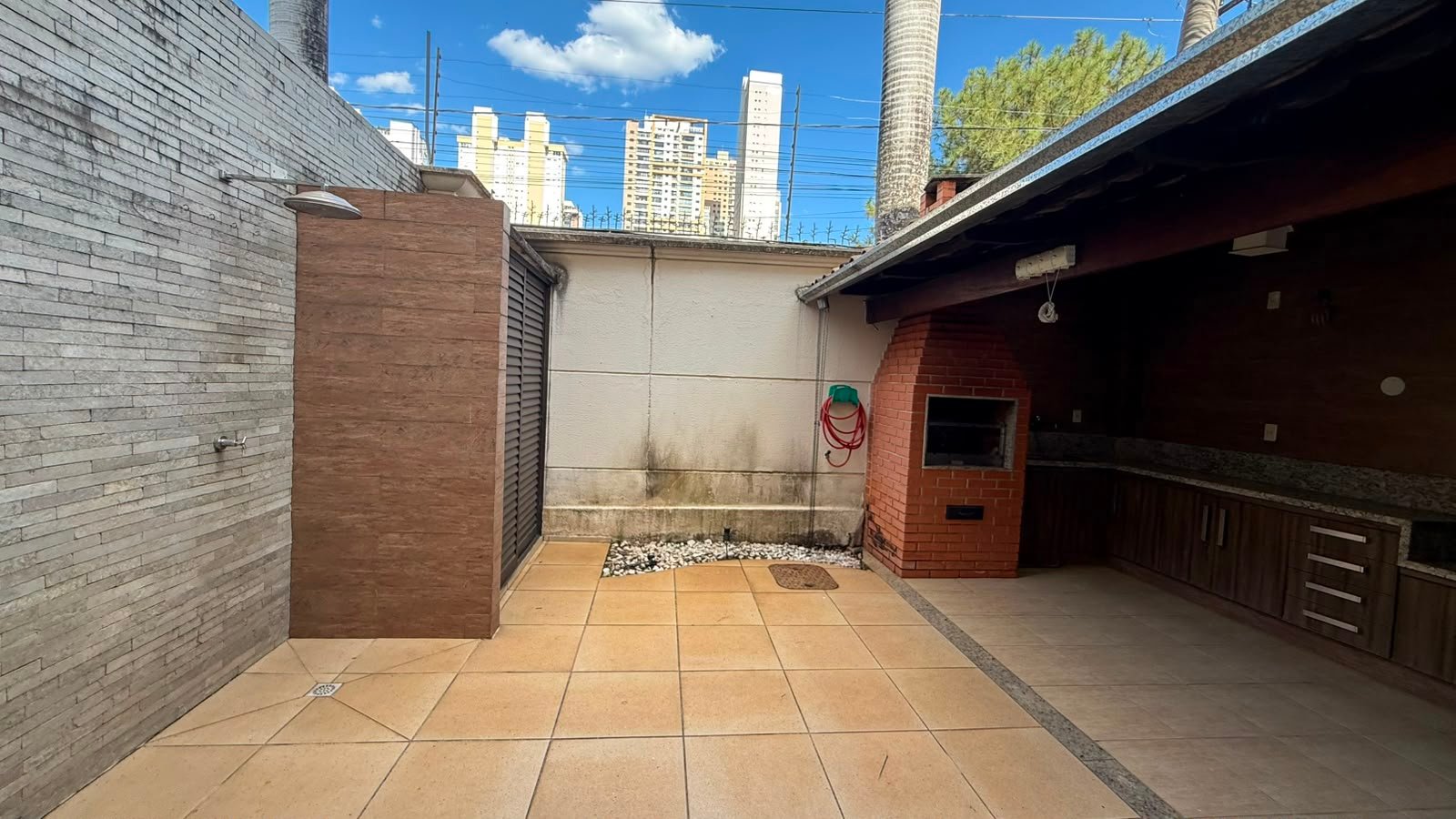 06-ÁREA EXTERNA 1