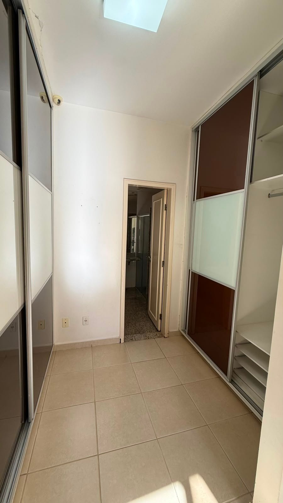 14-CLOSET SUITE 2