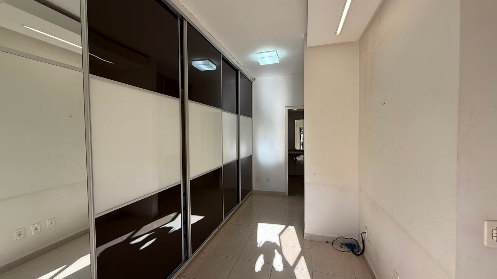 14-CLOSET SUITE MASTER
